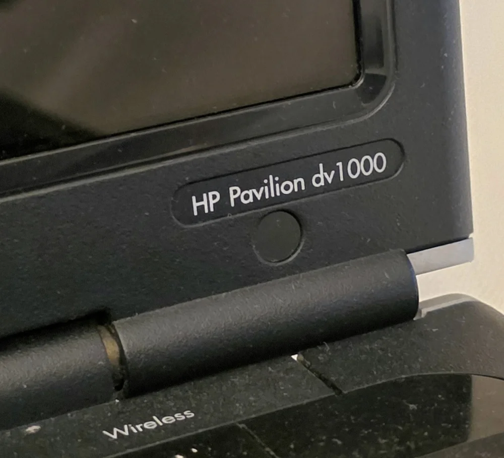 HP Pavilion DV1000 Widescreen Laptop Windows XP No charger Not Tested for parts